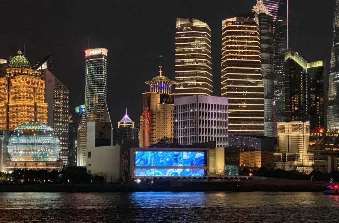 【聯(lián)建案例】巨幅戶外小間距造就“上海顯示之最”！